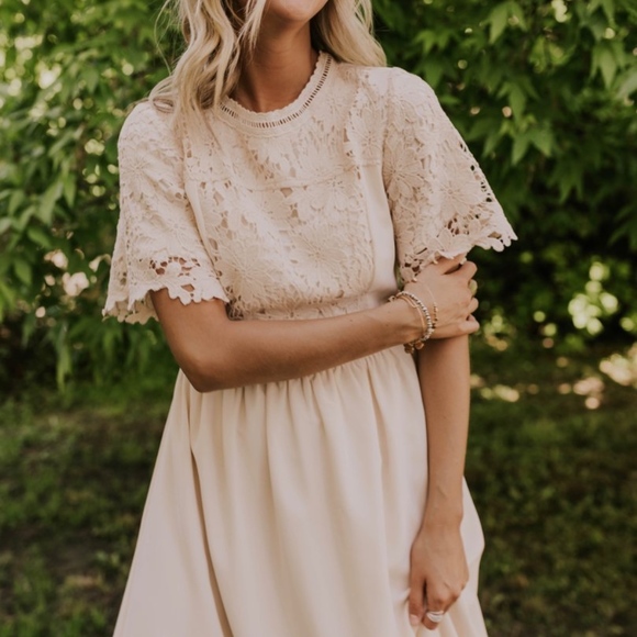 appolonia lace maxi
